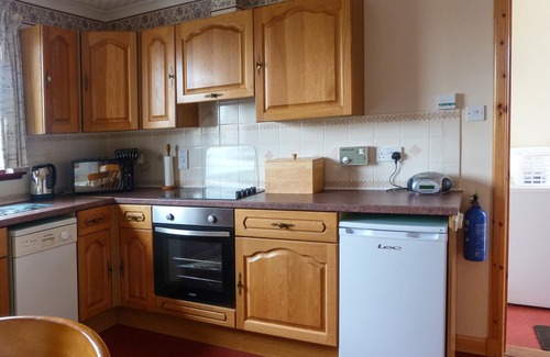 Drumchork Cottage | 2 BAYVIEW BUNGALOW, character holiday cottage in Poolewe