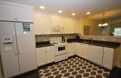Indian Rocks Beach Condo | 2 BD/2BA Condo at Waterpark - 4 FREE waterpark passes