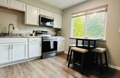 Yale Apartment | 2 BD APT King Bed Washer & Dryer Fireplace Cable Internet