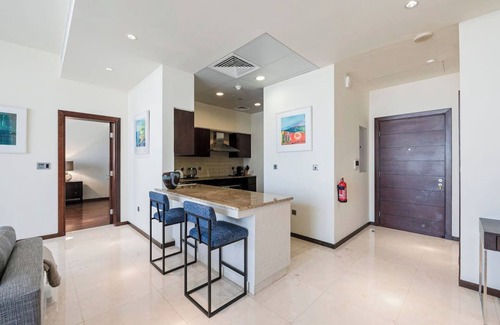Palm Jumeirah Apartment | 2 BD Tiara Palm Views, Beach & Pool, Amazing views