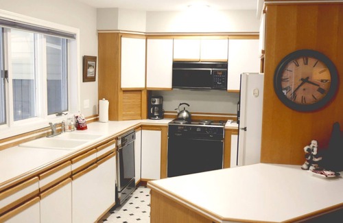 Leavenworth Condo | 2 Bdrm Condo w/Golf Course view, 5 min. to Lake Wenatchee, Leavenworth, XC ski