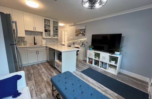 Hastings House | 2 Bdrm Contemporary City Oasis Near PNE