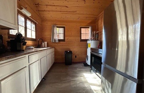 Applegate Cabin | 2 bdrm, hot tub, walk to beach