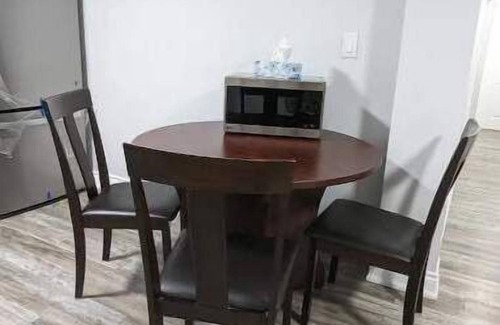 East Credit House | 2 Bdroom Apartment near UTM, Square 1 and Airport