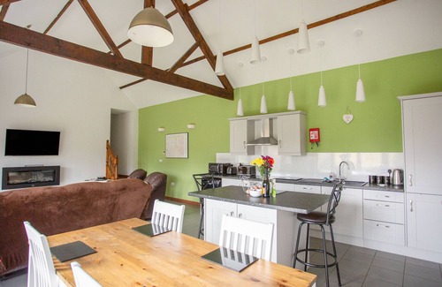 Tirabad Cottage | 2 BEACON VIEW BARN, pet friendly, with hot tub in Beguildy