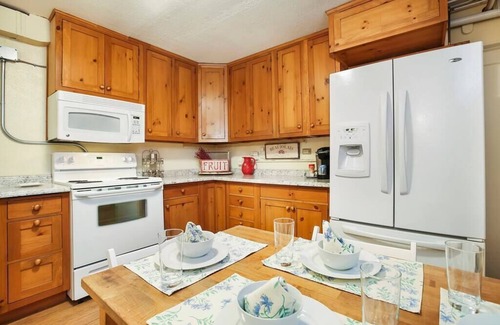 Creighton Apartment | 2 Bed/1 bath Basement Apt- 10 min to Denver, 1 hour to Mnts/skiing/5 min -Mall