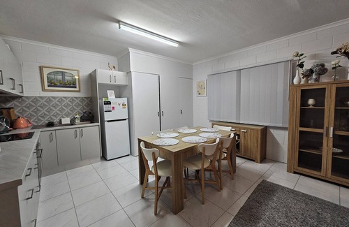 Westcourt Apartment | 2 Bed/2 Bathroom Modern Apartment with Wifi close to Amenities