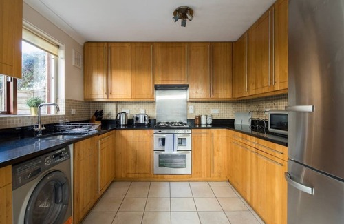 Fulham Apartment | 2 Bed Apartment with Garden in Fulham
