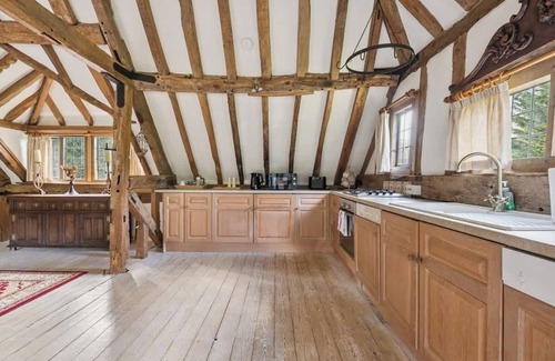 Windlesham House | 2-Bed Barn Escape + Private Drive & Gardens