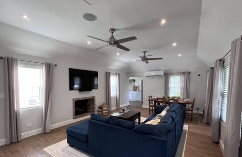Pembroke House | 2 Bed/Bath Fairylands Cottage - 2 minutes from Hamilton!