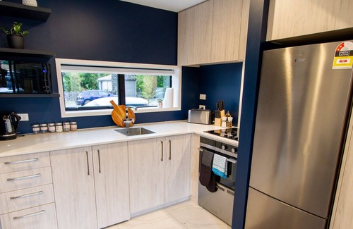 Addington House | 2 Bed Central Addington w/Park