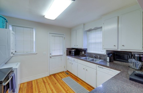 Cayce House | 2 Bed - Charming Home - Cayce (W Columbia)