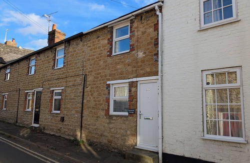 Faringdon Cottage | 2-Bed cosy cottage in a quiet market town, south facing views