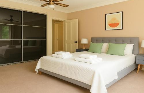 Chiswick Apartment | 2 Bed Flat near Chiswick Park