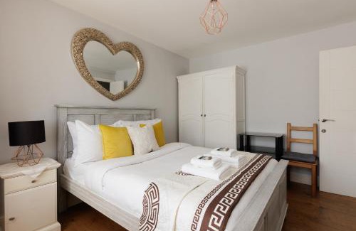 Chase Apartment | 2-Bed Flat with Free Parking by Lee Valley Park