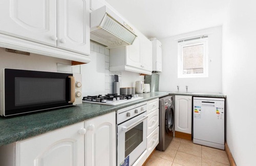 Oval Apartment | 2 Bed Garden Flat in Oval