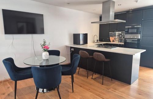 Inverness House | 2 Bed House - free parking, short walk to centre