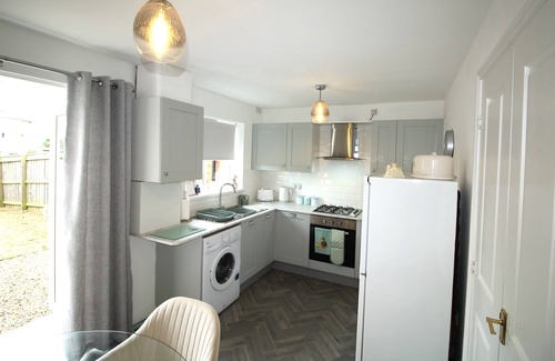 Ashington House | 2 Bed House - Large Garden - Fully Refurbished