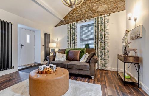 New Mills House | 2 Bed in Buxton 94058