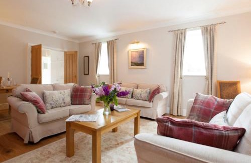 Saltmarshe House | 2 Bed in Howden G0113