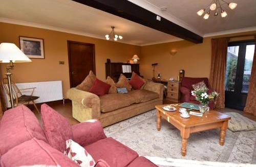 Winfrith Newburgh House | 2 Bed in Winfrith Newburgh DC018