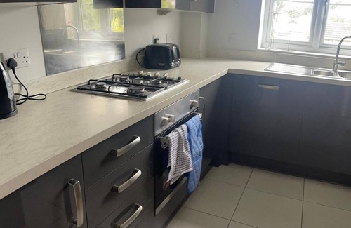 Headstone North Apartment | 2 bed Luxury flat next to station with free parking and close to all amenities