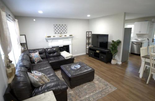 Bynum House | 2 Bed, Moroccan style Tvs,Kids Essentials, Crib,walk to Golf