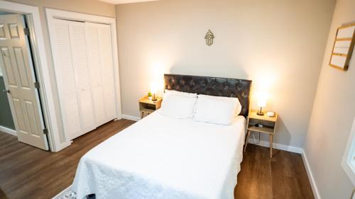 Bynum House | 2 Bed, Moroccan style Tvs,Kids Essentials, Crib,walk to Golf