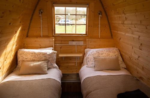 Omagh House | 2 Bed Pod Cabin-Sleeps 2-Pets-Garden-Mtn View