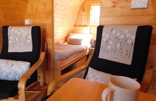 Omagh House | 2 Bed Pod Cabin-Sleeps 2-Pets-Garden-Mtn View