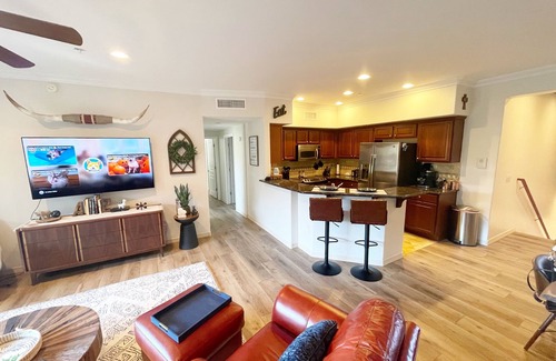 Wildcat Ridge Condo | 2 Bed Pool View Paradise in Desert Ridge w/Garage
