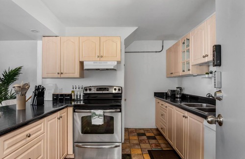 The Beaches Apartment | 2 Bed + Walk to Beach + Work Desk + TTC + Parking