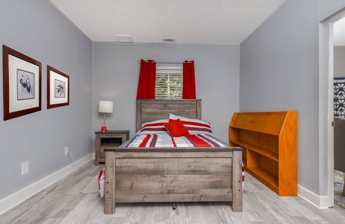 Buford House | 2 Bedroom/1 Bath private basement with kitchenette