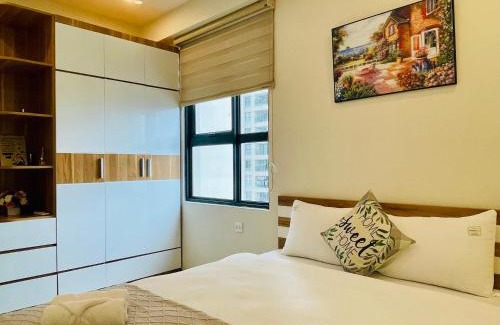 Trung Hoa Nhan Chinh Apartment | 2 Bedroom, 1 Bathroom Apartment - Vinhomes D'Capitale