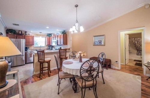 Fruitland Park House | 2 bedroom/2 bath home with 4-person cart minutes from Lake Sumter