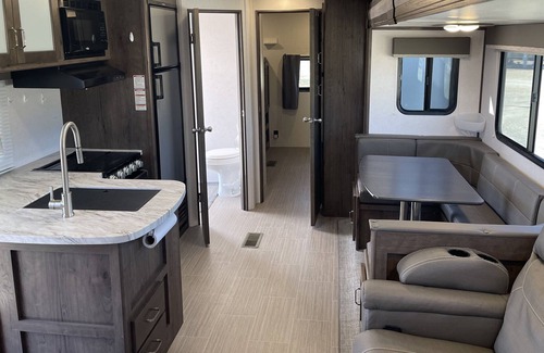 Gainesville House | 2 Bedroom 2 Bathroom 2 Slide Outs Family Friendly Vacation on Wheels