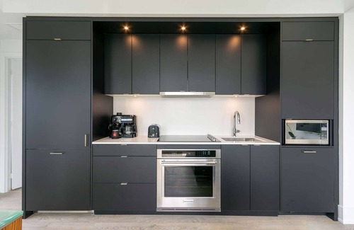 Wellington Place Apartment | 2 Bedroom/2 Bathroom Suite