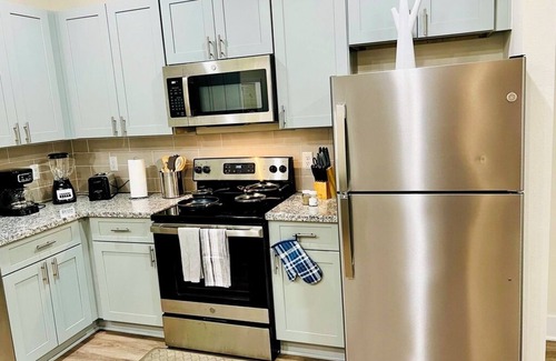 Grogan's Mill Apartment | 2-Bedroom 2-Full Baths with FREE Parking, Washer & Dryer, WiFi in The Woodlands