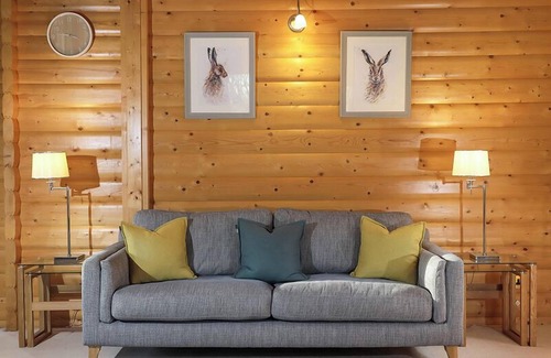 Winchester Cabin | 2 bedroom, 5 star, award winning Scandinavian Lodge (sleeps 4)
