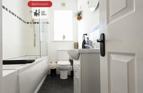 Stansted Apartment | 2 Bedroom Apartment By Littlepiggyrentals Short Lets & Serviced Accommodation Stansted Mountfitchet Near Stansted Airport