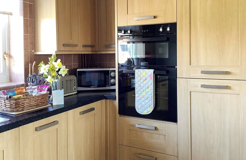 Great Yarmouth Cottage | 2 bedroom accommodation in California, near Great Yarmouth