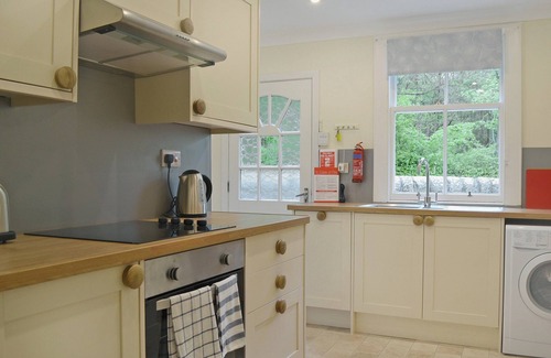 Dunfermline Cottage | 2 bedroom accommodation in Oakley, near Dunfermline