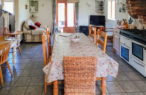 Leominster Cottage | 2 bedroom accommodation in Middleton-on-the-Hill, near Leominster