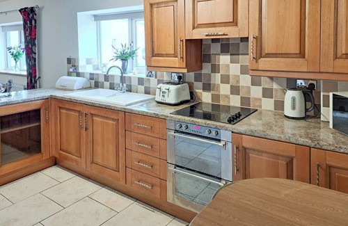 Trecynon Cottage | 2 bedroom accommodation in Trecynon, near Aberdare