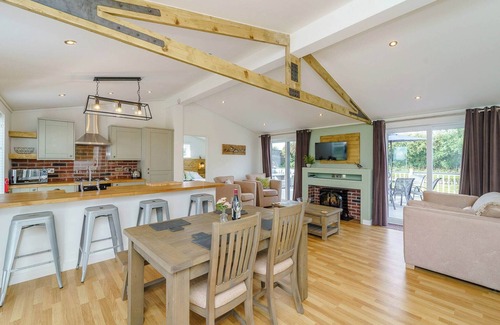 Ellesmere Ski Chalet | 2 bedroom accommodation in Tetchill
