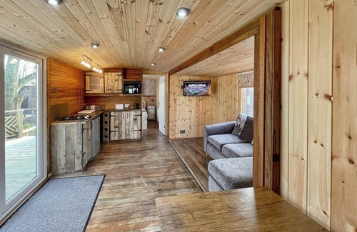Dilton Marsh Ski Chalet | 2 bedroom accommodation in Westbury