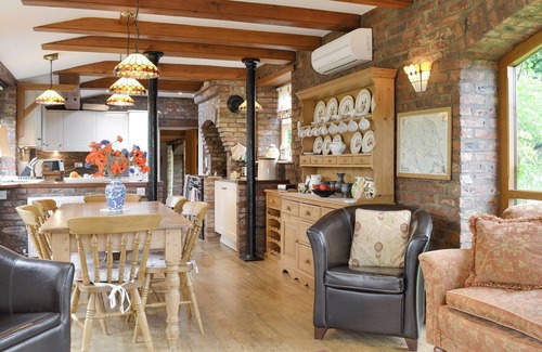 Winestead Cottage | 2 bedroom accommodation in Camerton, near Hull