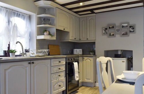 Geldeston Cottage | 2 bedroom accommodation in Geldeston, near Beccles