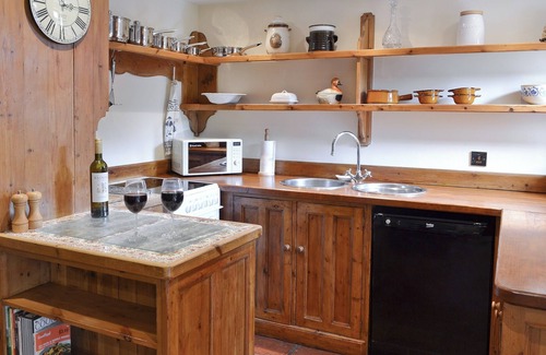 Cowbeech Cottage | 2 bedroom accommodation in Herstmonceux, near Hailsham