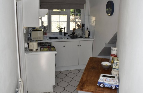 Petersfield Cottage | 2 bedroom accommodation in Sheet